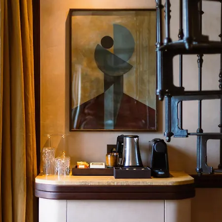 Konfidentiel Hotel 4*